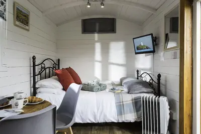 Image de The Freight Wagon -  a unique and charming wagon in Gretton sleeping two guests