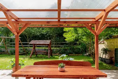 Image de Appartement-Studio Spacieux au Rez-de-Chaussée - Terrasse, 1 Chambre, 2 Wc