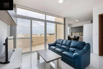 Image de Central & Spacious Penthouse w/ 1br + City View