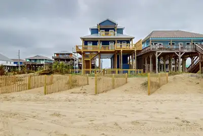 Image de A Whale of A Time: 5 Br, 3. 5 Ba House in Crystal Beach, Sleeps 16