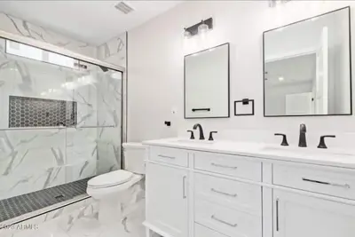 Image de Walking distance to a family recreation park 5 minutes to shopping centers