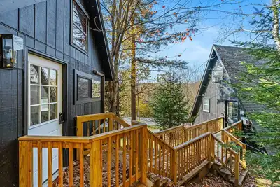 Image de A-Frame Cabin w/ Hot Tub Near Mt. Snow & Vast