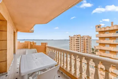 Image de Appartement 'Castillo De Mar F2 Torre Sur 10a' avec vue sur la mer, piscine partagée et Wi-Fi