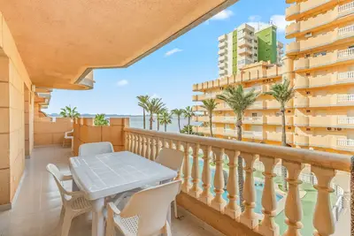 Image de Appartement 'Castillo De Mar F3 Torre Sur 2a' avec vue sur la mer, piscine partagée et Wi-Fi