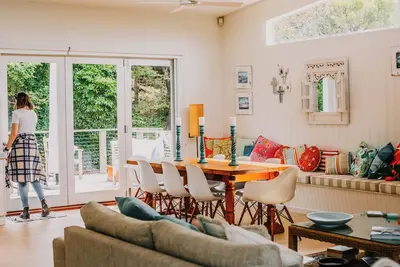 Image de Hidden away near Sorrento back beach this immaculate home is super private.