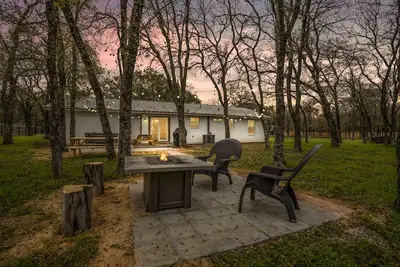 Image de Serene Farmhouse at the Lake