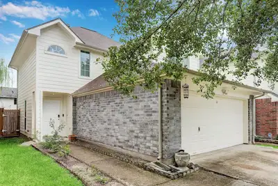 Image de Artsy Home, Mins to Bellaire & Galleria, Sleeps 9, Family Friendly