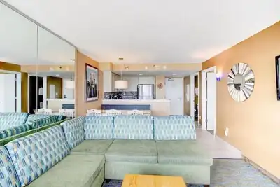 Image de Oceanfront! ! Virginia Beach Boardwalk, 1-Bedroom, sleeps 6, beach, dolphins, fun