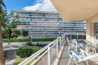 Image de Joli appartement avec climatisation, piscine, Tv, terrasse, vue panoramique et parking