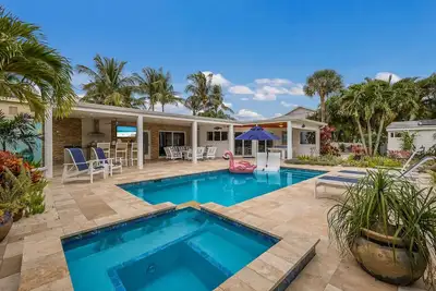 Image de Canal Walk: Tiki Bar, Mini Golf, Pool & Spa On Canal by Anna Maria Life Vacation Rentals