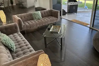 Image de Luxury Home only 3 miles from Rapids Waterpark!