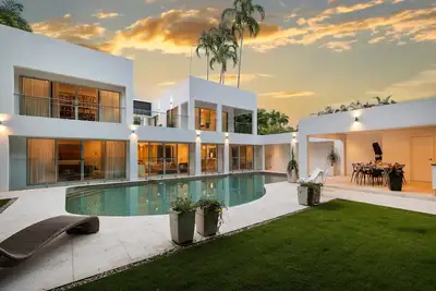 Image de 16 Solander Boulevard - Beachfront 4 Bedroom Luxury Home