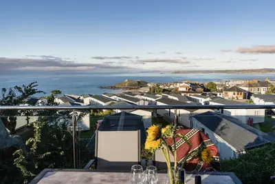 Image de New 3 bedroom house, sleeps 6, with 180 degree views, balcony, parking, wifi.