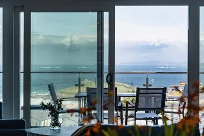 Image de New 3 bedroom house, sleeps 6, St Ives with balcony, views, parking, wifi.