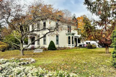 Image de Beautiful, upscale historic home new to the short term rental market