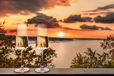 Image de Breathtaking Balcony Lakehouse ~Golf Cart ~Lake Access ~Pet Friendly