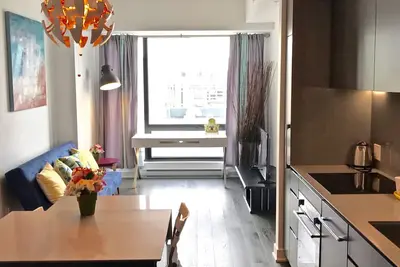 Image de Condo in Tour des Canadiens, next to Montreal Bell Centre. Minimum 1-month stay.
