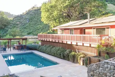 Image de Serene Vineyard Chateau with Pool, Hot Tub, Bbq