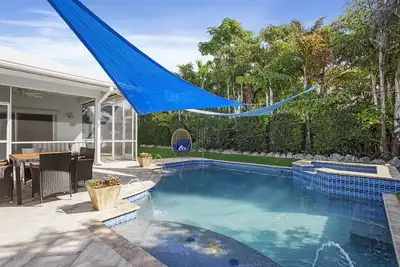Superb Keys home w/heated pool, jacuzzi, fast wifi & more!