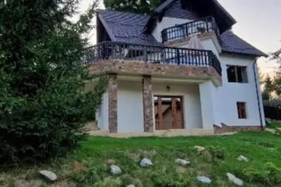 Cozy chalet with a view of the Bucegi Mountains, close to Bran Castle!