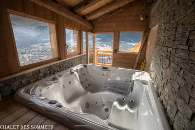 Image de Le chalet des sommets entièrement rénové avec vue imprenable sur les montagnes