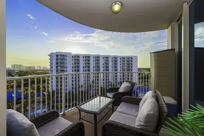 Image de Marvelous 9th Floor Condo Gulf, Pool & Sunset View