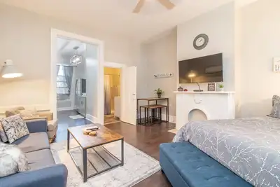 Image de Location! Fresh, Clean Studio 3 Miles from Downtown Cincinnati