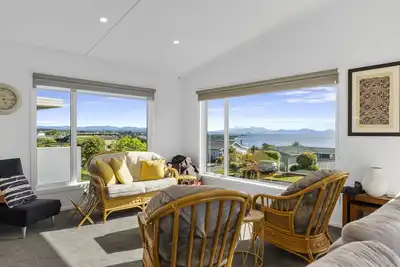 Image de Scenic Lake Views - Taupo Holiday Home