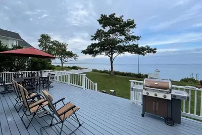 Image de Beautiful House On The Bay. 5 minutes from the beach.