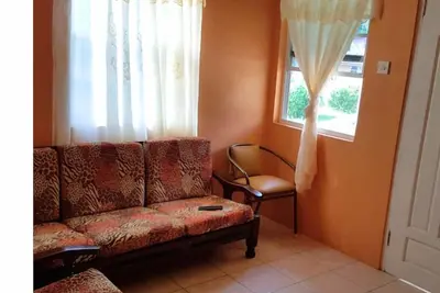 Comfy home for guest! 15 mins to the world famous Grand Anse beach