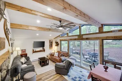 Image de KingBed+Cabin+quiet+new renovation+foliage+ski