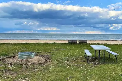 Image de Pet Friendly Beach House, Bay Access, Stunning Views, access to State Park