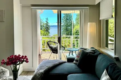 Image de Prestigious semi waterfront ocean view home preowned by famous artist Emily Carr