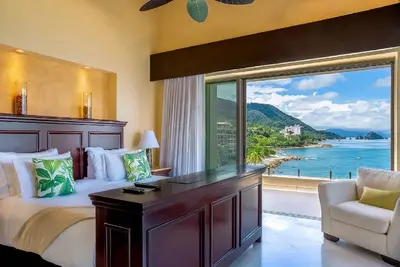 Image de Savor Sunsets: A 3Bedroom Oasis on the Shores of Puerto Vallarta