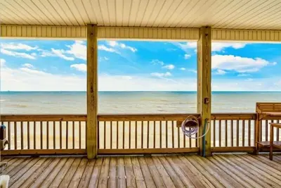 Image de Cameron Oceanf pet friendly home near Holly Beach