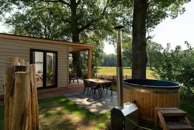 Image de Nature cottage with sauna, hot tub and stunning views!