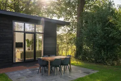 Image de A stylish cottage with fine views over the fields of Twente. Being free in Twente!
