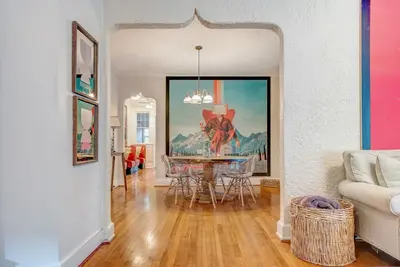 Image de Historic Birmingham Home with Hidden Rooms and Scavenger Hunt!