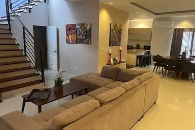 Image de [Stvr Unit Certificate Number : 2023-002] - RuRu Haus \nSpacious\/Cozy Entire Haus