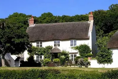 Image de Spacious Thatched Cottage in Lulworth Cove, Dorset. Sleeps 10. 5 min walk to sea