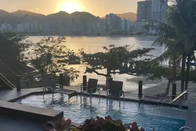 Image de MansĂŁo com com Piscina e Incrivel Para o Mar e Cidade de Itapema