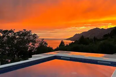 Image de Exklusive Villa in Privater Lage mit 5 Schlafzimmer und Beheiztem AuĂźenpool
