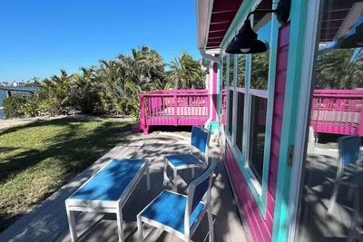 Image de Matlacha Cottage 2\/2 remodeled& sunsets! \n