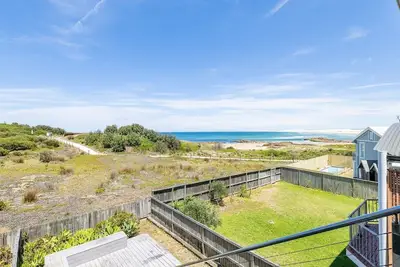 Image de Birubi First Wave, 45a Ocean Ave - pet friendly, waterfront, waterviews, air con, Wi-Fi