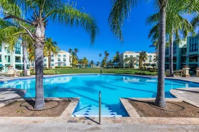 Image de Main Pool & Beach Front Aquatika Condo