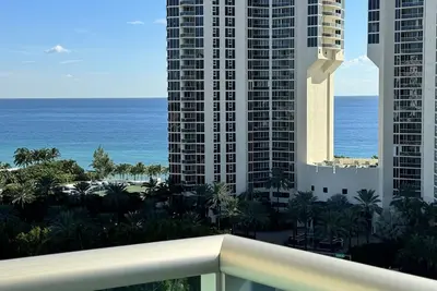 Image de Spectacular Shinny Apt! 15th Floor. Oceanview!