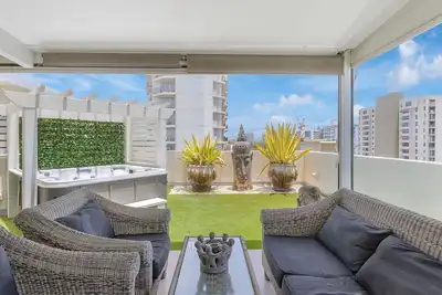 Image de Over the Rainbow Unit 22 - Penthouse on 3 levels situated in Rainbow Bay with ocean views, Wi-Fi Inc