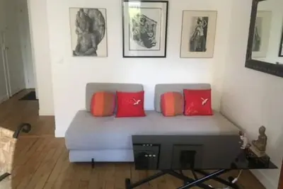 Image de Appartement contemporain entièrement rénové récemment, élégant et lumineux