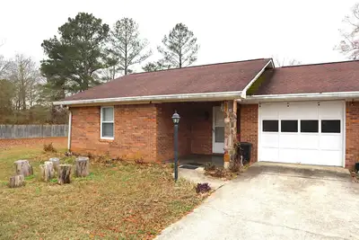Your Side of Paradise: Gem in a Duplex Haven near Berry College & Tennis Courts\n