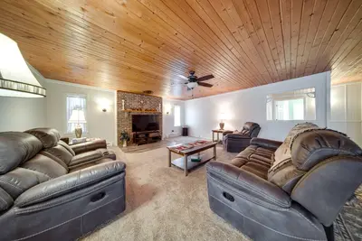 Image de North Jackson Vacation Rental w/ Wraparound Deck!